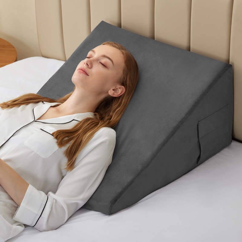WEDGE PILLOW